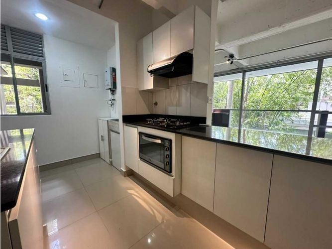 Apartamento de 2 alcobas en arriendo en El Castillo, Medellín, 90 m² · foto 16 de 17
