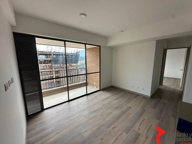 Apartamento de 2 alcobas en arriendo en El Poblado, Medellín, 615 m² · foto 4 de 17