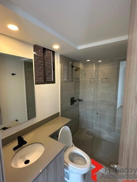 Apartamento de 2 alcobas en arriendo en El Poblado, Medellín, 615 m² · foto 10 de 17