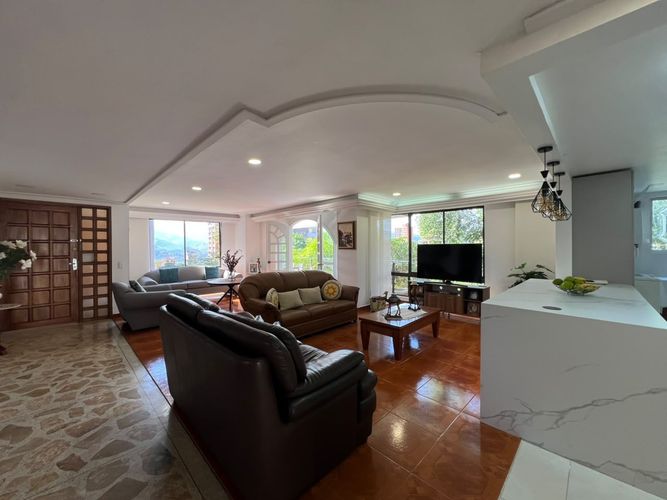 Apartamento de 3 alcobas en venta en El Poblado, Medellín, 197 m² · foto 1 de 17