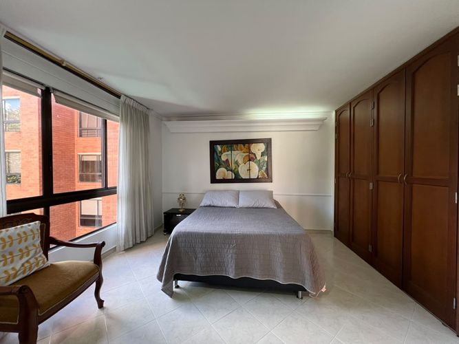 Apartamento de 3 alcobas en venta en El Poblado, Medellín, 197 m² · foto 10 de 17