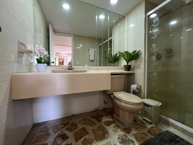 Apartamento de 3 alcobas en venta en El Poblado, Medellín, 197 m² · foto 16 de 17