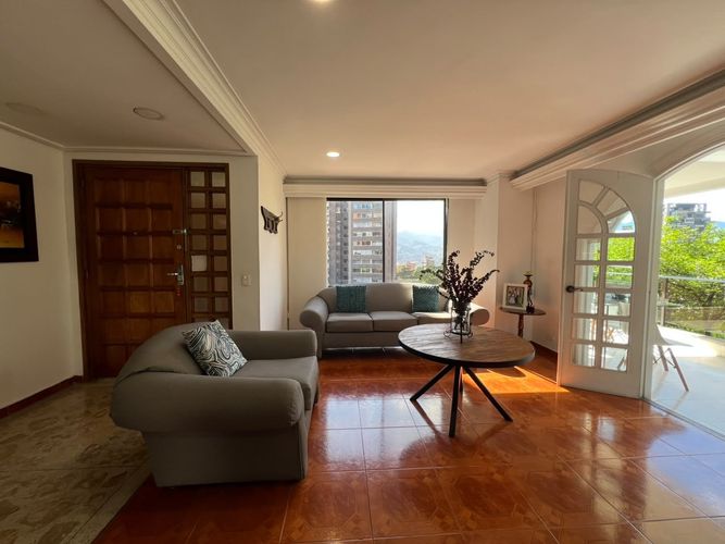Apartamento de 3 alcobas en venta en El Poblado, Medellín, 197 m² · foto 2 de 17