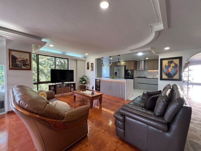 Apartamento de 3 alcobas en venta en El Poblado, Medellín, 197 m² · foto 6 de 17