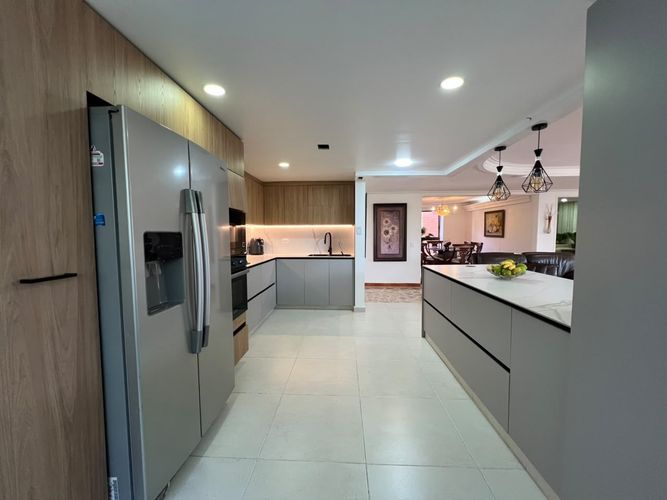 Apartamento de 3 alcobas en venta en El Poblado, Medellín, 197 m² · foto 5 de 17