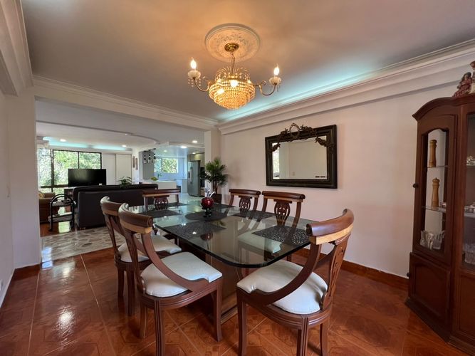 Apartamento de 3 alcobas en venta en El Poblado, Medellín, 197 m² · foto 4 de 17