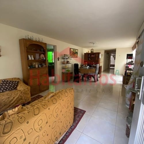 Casa de 10 alcobas en venta en Simon Bolivar, Medellín, 226 m² · foto 2 de 24