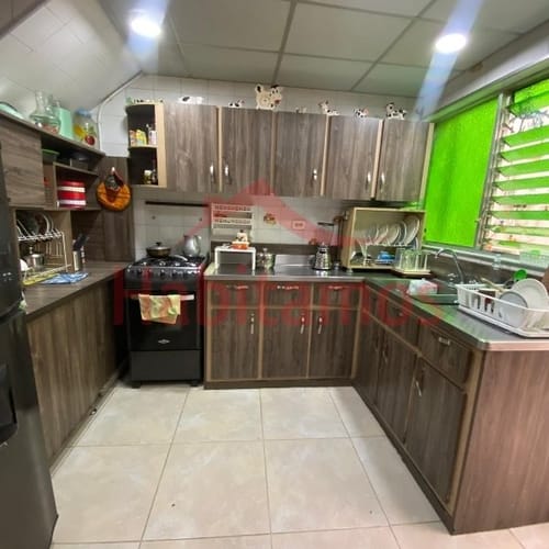 Casa de 10 alcobas en venta en Simon Bolivar, Medellín, 226 m² · foto 3 de 24