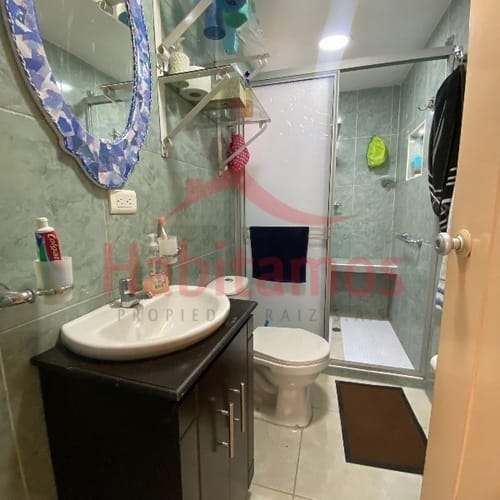 Casa de 10 alcobas en venta en Simon Bolivar, Medellín, 226 m² · foto 11 de 24