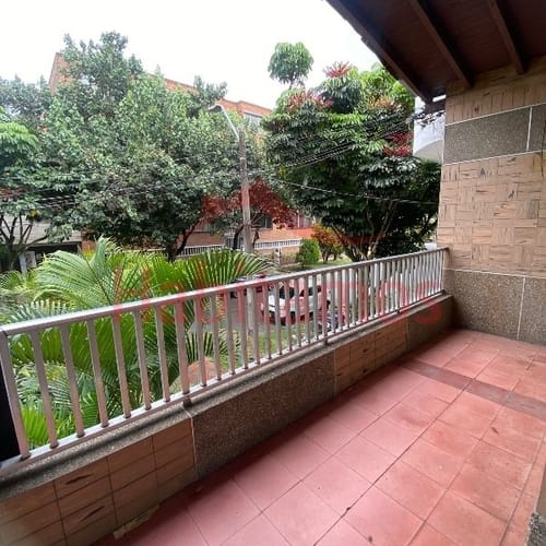 Casa de 10 alcobas en venta en Simon Bolivar, Medellín, 226 m² · foto 18 de 24