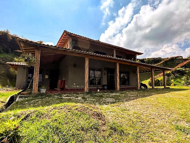 Casa de 4 alcobas en venta en Los Pinos, Rionegro · foto 3 de 17