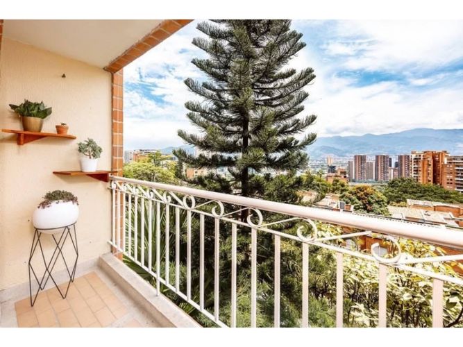 Apartamento de 3 alcobas en venta en Castropol, Medellín, 87 m² · foto 2 de 12
