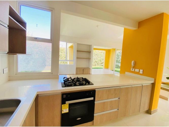 Casa de 3 alcobas en venta en El Castillo, Jamundí, 170 m² · foto 3 de 10