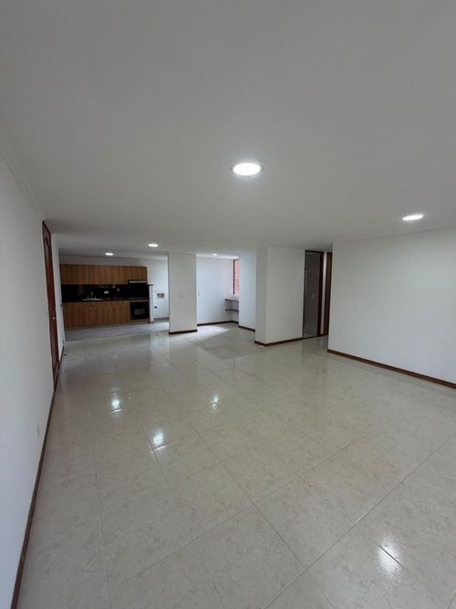 Apartamento de 3 alcobas en arriendo en Loma De Los Gonzalez, Medellín, 140 m² · foto 6 de 14