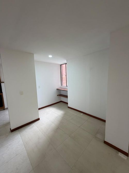 Apartamento de 3 alcobas en arriendo en Loma De Los Gonzalez, Medellín, 140 m² · foto 4 de 14