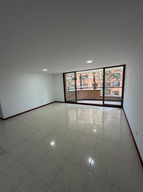 Apartamento de 3 alcobas en arriendo en Loma De Los Gonzalez, Medellín, 140 m² · foto 8 de 14