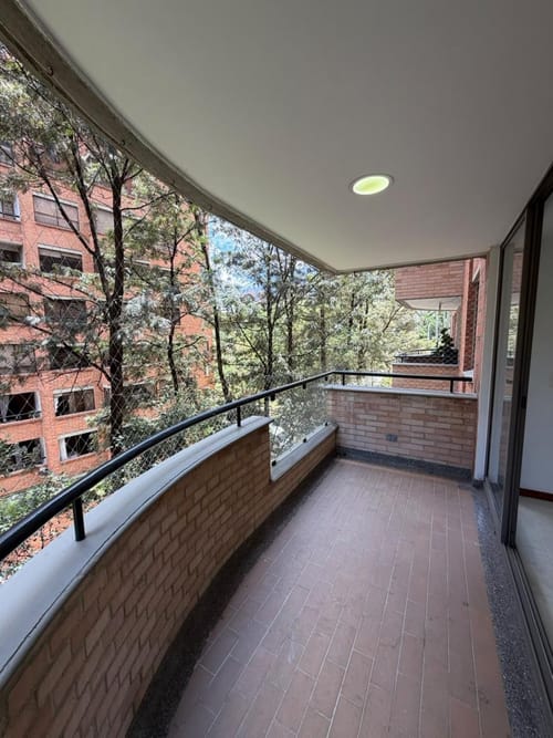 Apartamento de 3 alcobas en arriendo en Loma De Los Gonzalez, Medellín, 140 m² · foto 2 de 14