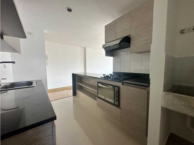 Apartamento de 3 alcobas en arriendo en El Castillo, Medellín, 100 m² · foto 3 de 17