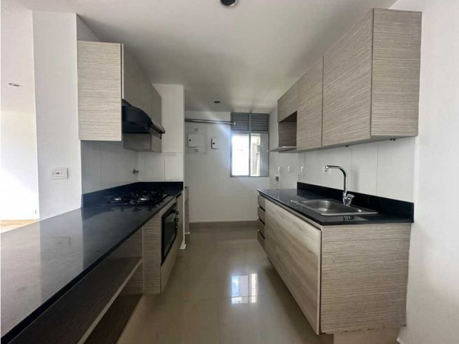 Apartamento de 3 alcobas en arriendo en El Castillo, Medellín, 100 m² · foto 6 de 17