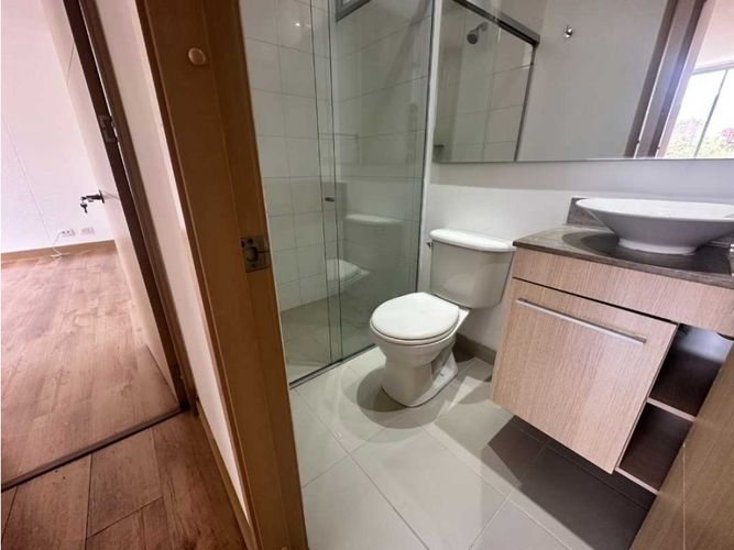 Apartamento de 3 alcobas en arriendo en El Castillo, Medellín, 100 m² · foto 10 de 17