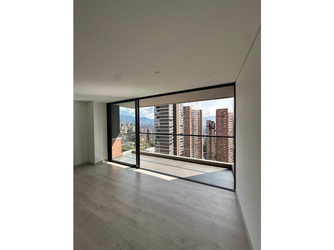 Apartamento de 2 alcobas en venta en Vía Las Palmas, Medellín, 92 m² · foto 2 de 19