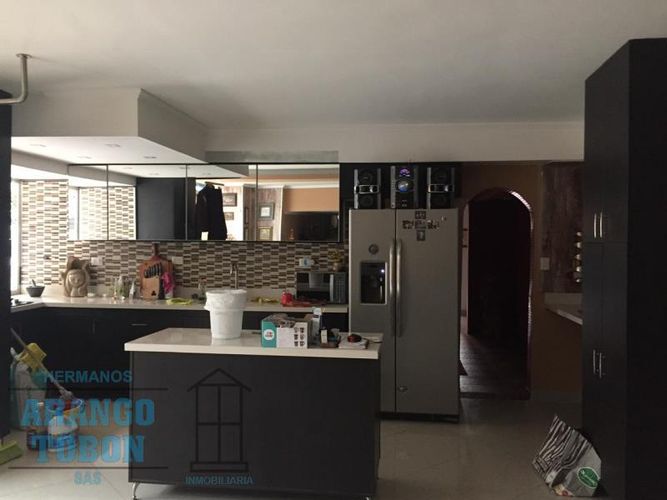 Apartamento de 3 alcobas en venta en Santa Maria De Los Angeles, Medellín, 310 m² · foto 3 de 17