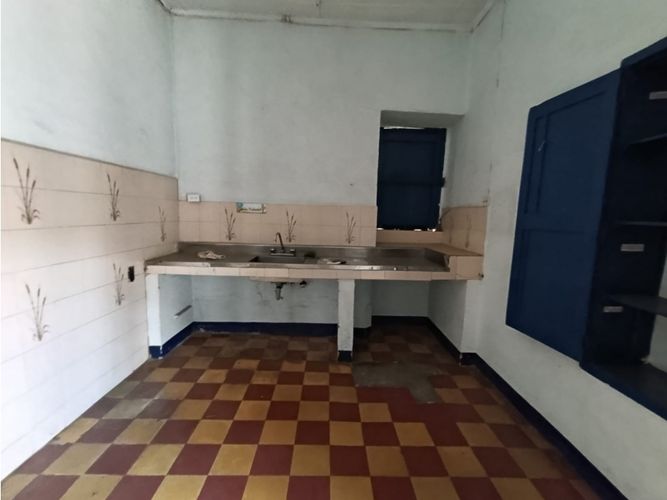 Casa de 5 alcobas en venta en Robledo, Medellín, 372 m² · foto 3 de 24