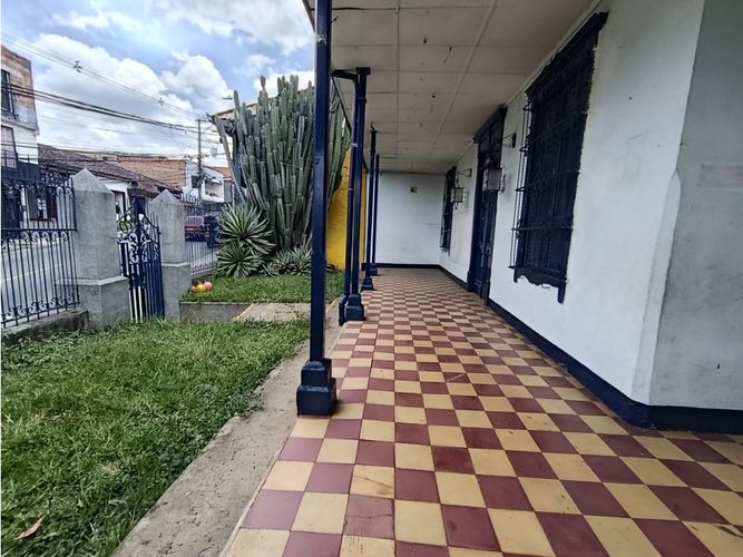 Casa de 5 alcobas en venta en Robledo, Medellín, 372 m² · foto 22 de 24