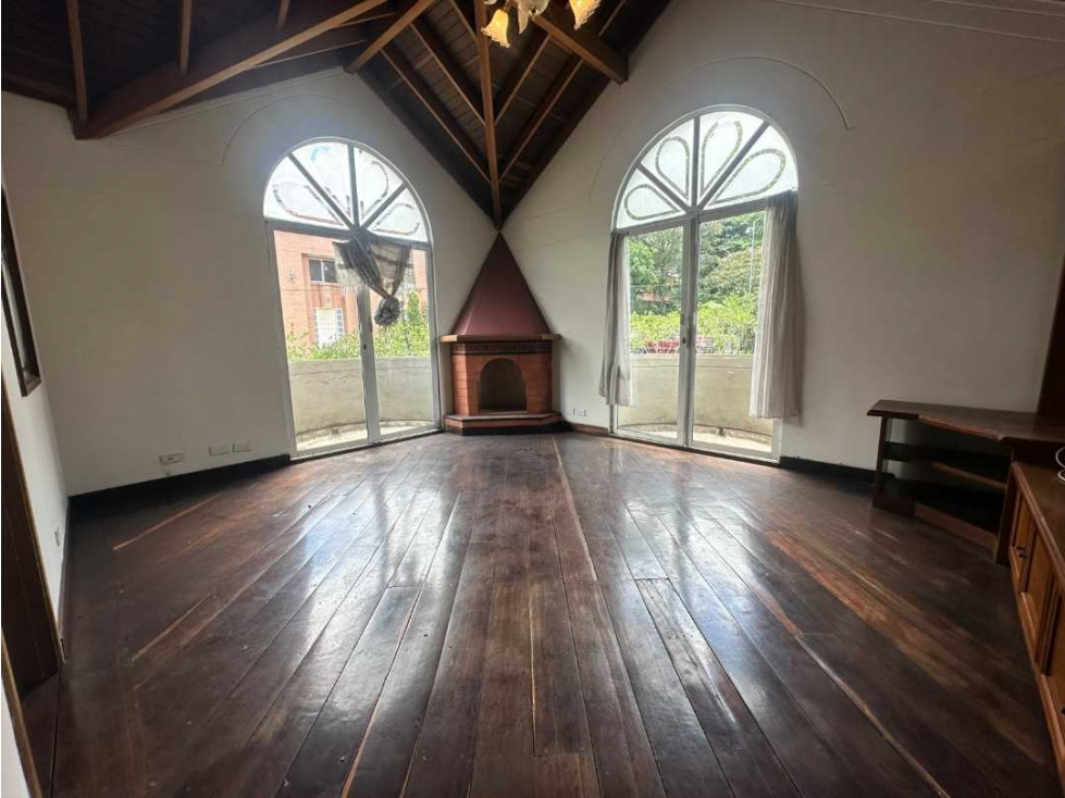 Casa en arriendo en El Poblado, Medellín · foto 3 de 24