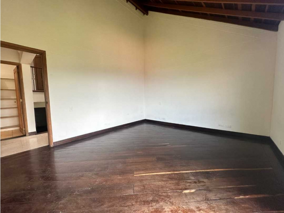 Casa en arriendo en El Poblado, Medellín · foto 8 de 24
