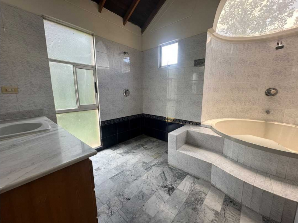 Casa en arriendo en El Poblado, Medellín · foto 18 de 24