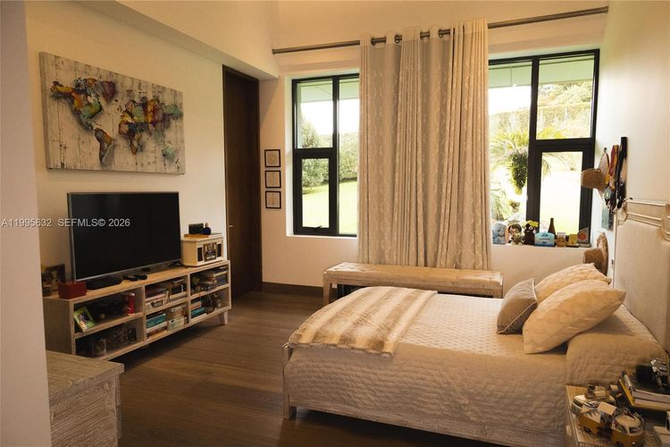 Casa de 5 alcobas en venta en Las Palmas, Envigado, 1032 m² · foto 13 de 20