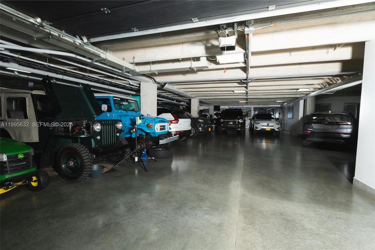 Casa de 5 alcobas en venta en Las Palmas, Envigado, 1032 m² · foto 17 de 20