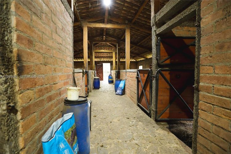 Casa de 5 alcobas en venta en Las Palmas, Envigado, 1032 m² · foto 18 de 20