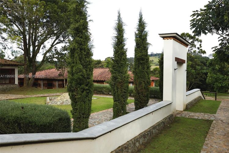 Casa de 5 alcobas en venta en Las Palmas, Envigado, 1032 m² · foto 19 de 20