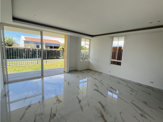 Casa de 3 alcobas en venta en El Castillo, Jamundí, 150 m² · foto 2 de 20