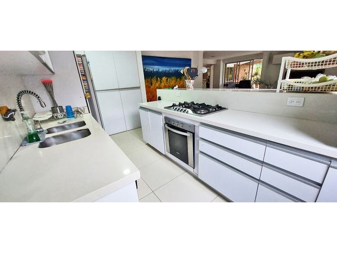 Apartamento de 3 alcobas en venta en La Tomatera, Medellín, 340 m² · foto 10 de 18