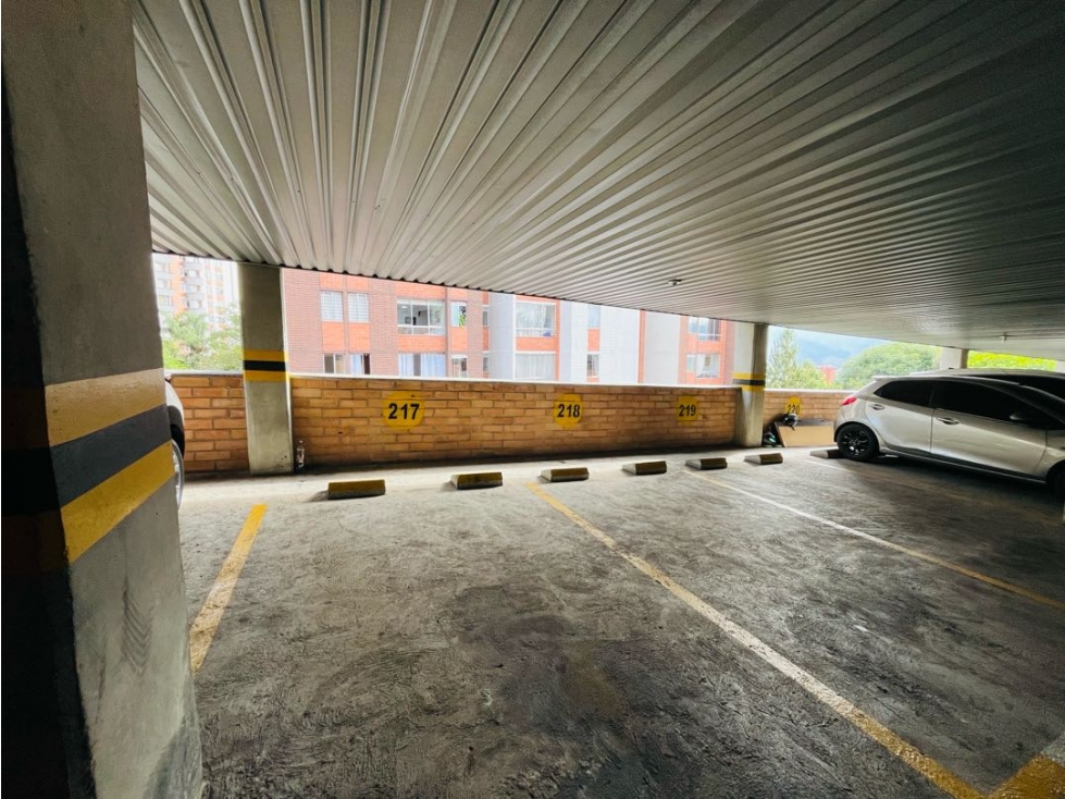 Apartamento en venta en Loma Del Indio, Medellín · foto 14 de 15