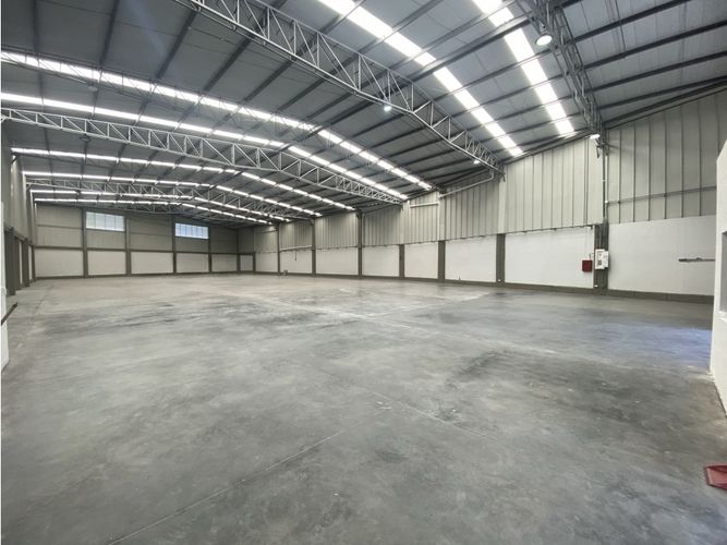 Bodega en arriendo en El Centro, Manizales, 2820 m² · foto 2 de 11