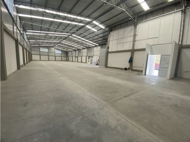 Bodega en arriendo en El Centro, Manizales, 2820 m² · foto 3 de 11