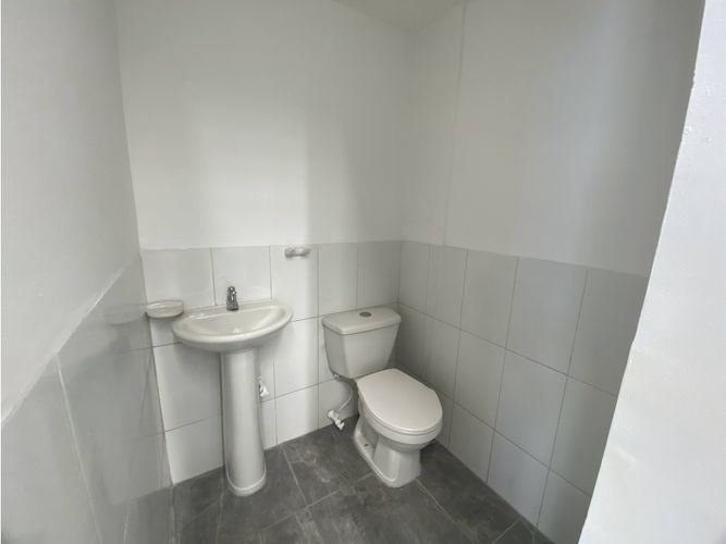 Bodega en arriendo en El Centro, Manizales, 2820 m² · foto 8 de 11