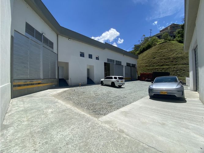 Bodega en arriendo en El Centro, Manizales, 2820 m² · foto 10 de 11