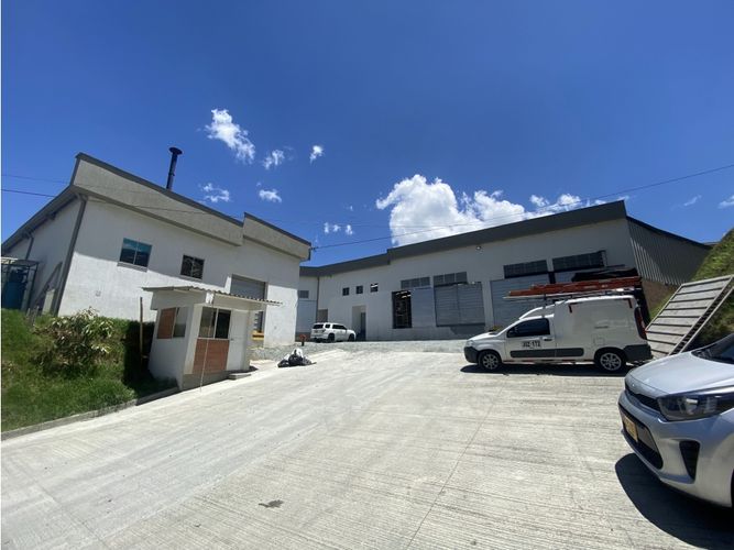 Bodega en arriendo en El Centro, Manizales, 2820 m² · foto 11 de 11