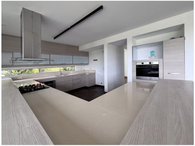 Casa de 3 alcobas en venta en El Porvenir, Rionegro, 450 m² · foto 2 de 21