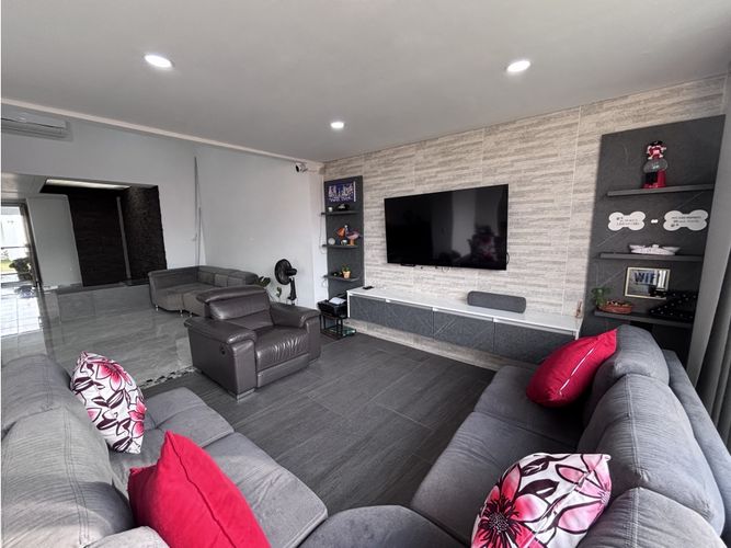 Casa de 3 alcobas en venta en El Castillo, Jamundí, 209 m² · foto 7 de 24