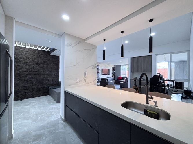 Casa de 3 alcobas en venta en El Castillo, Jamundí, 209 m² · foto 11 de 24