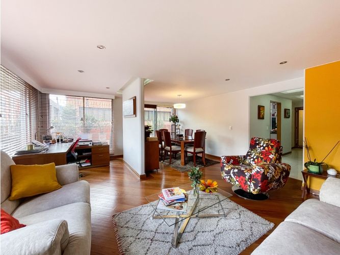 Apartamento de 3 alcobas en venta en Chicó Navarra, Bogotá, 134 m² · foto 2 de 20