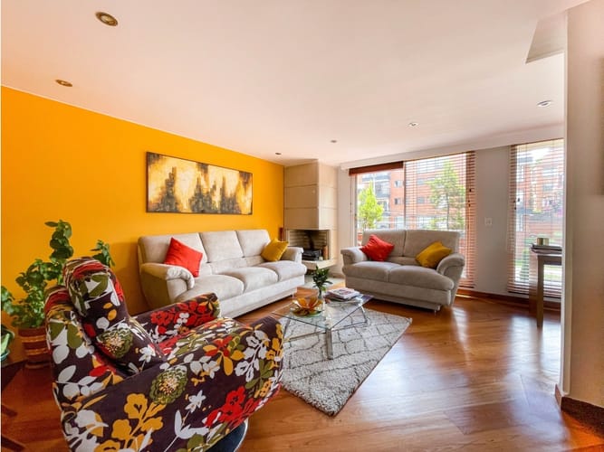 Apartamento de 3 alcobas en venta en Chicó Navarra, Bogotá, 134 m² · foto 3 de 20