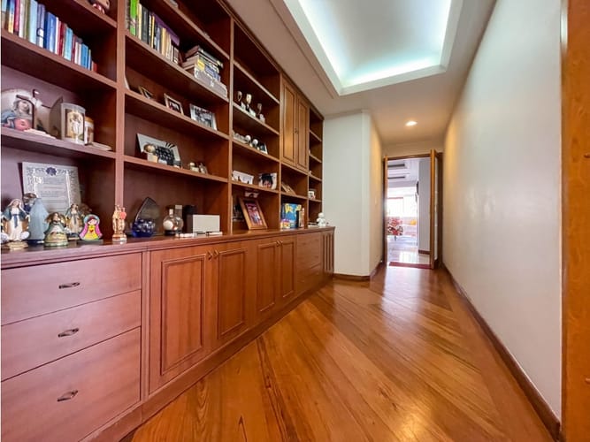Apartamento de 3 alcobas en venta en Chicó Navarra, Bogotá, 134 m² · foto 10 de 20