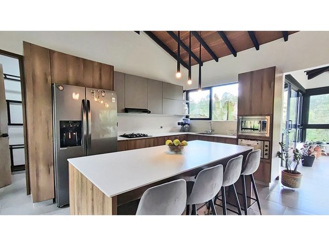 Casa de 3 alcobas en venta en El Retiro, 240 m² · foto 3 de 24